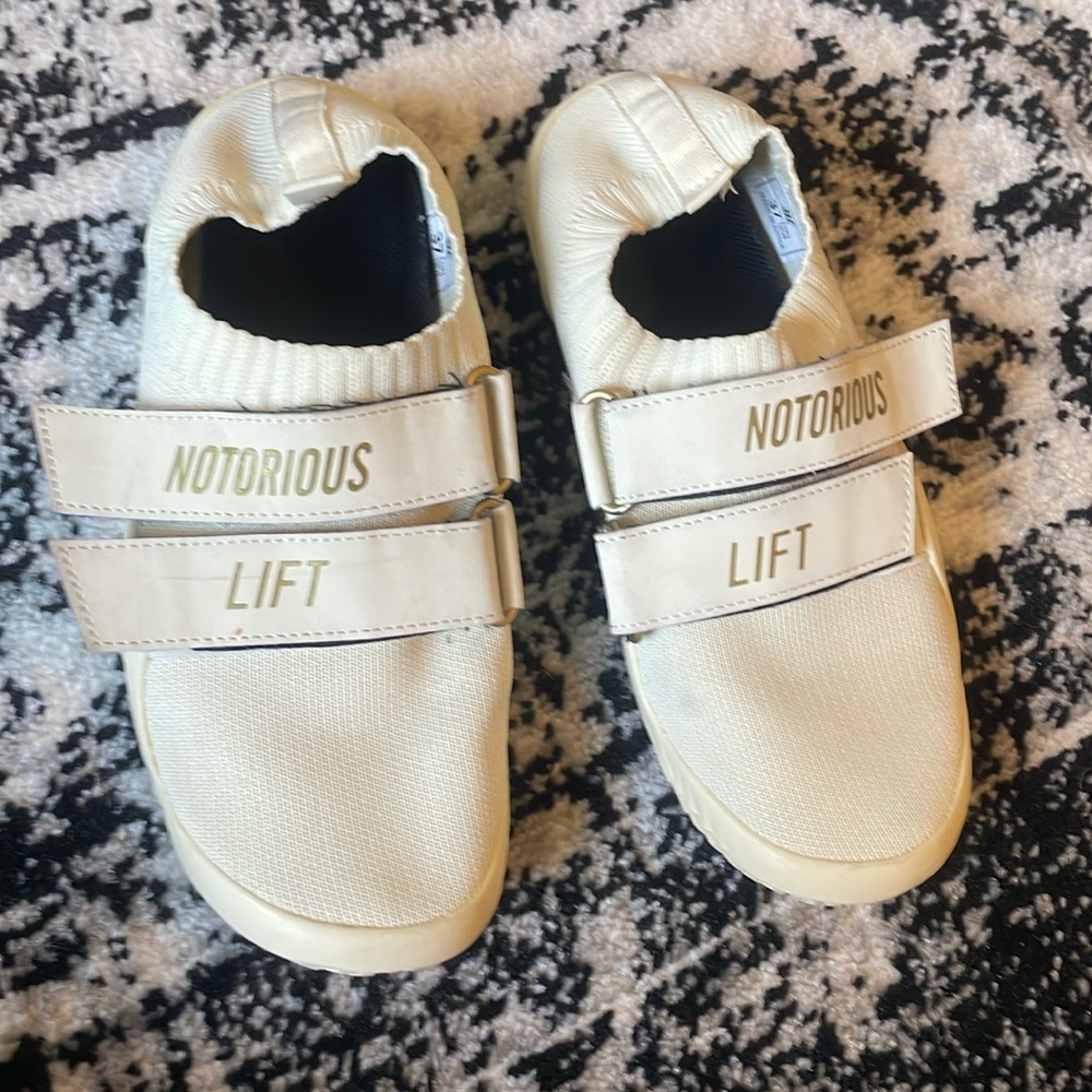 NOTORIOUS LIFT DEADLIFTING WEIGHT LIFTING SHOES WOMENS SIZE 7 WHITE AND GOLD